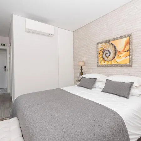 Village Couette-café 4*